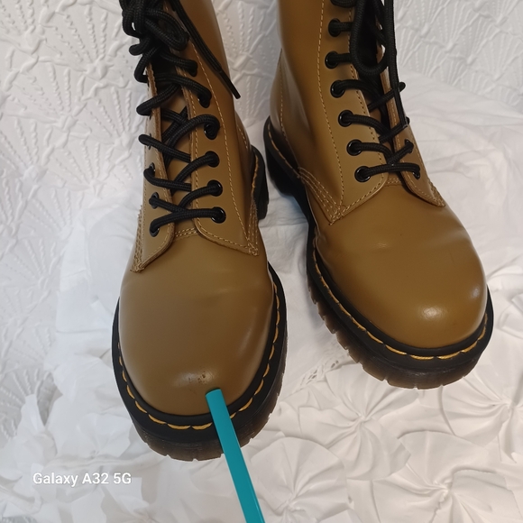 Dr. Martens Women SZ 8 Black and Brown Boots look at the photos there are detail - Picture 9 of 15